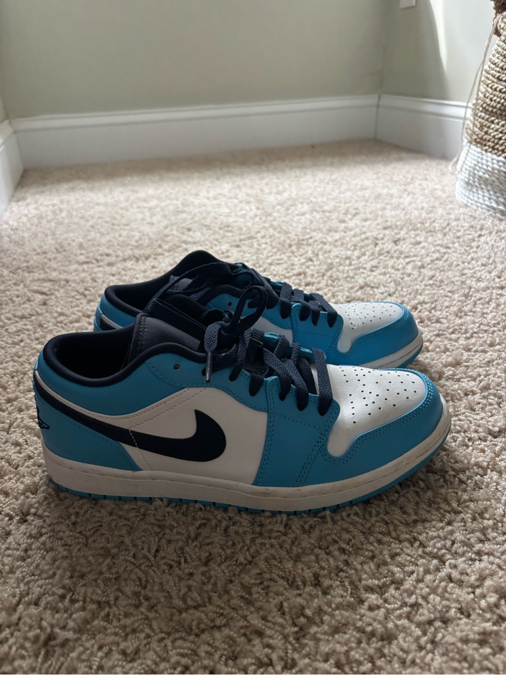 Jordan 1 Low-Top Sneakers in UNC